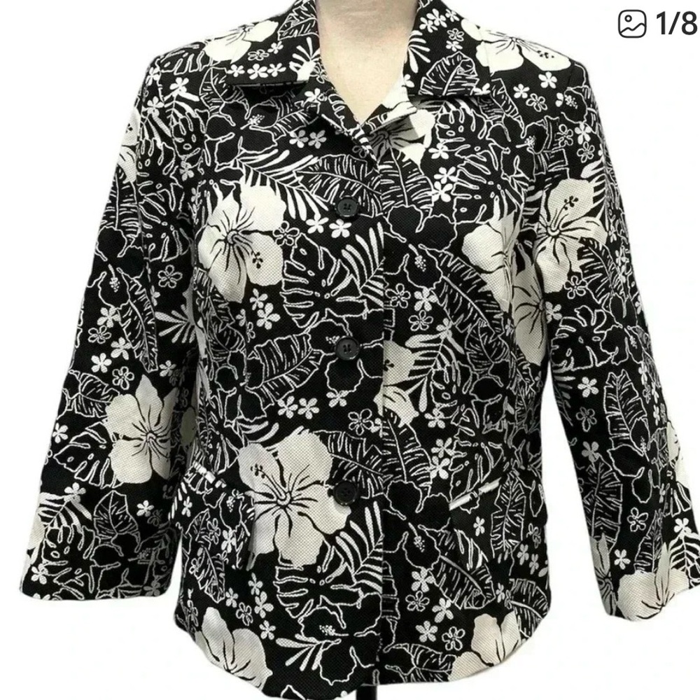 Croft & Barrow Monochrome Floral Blazer